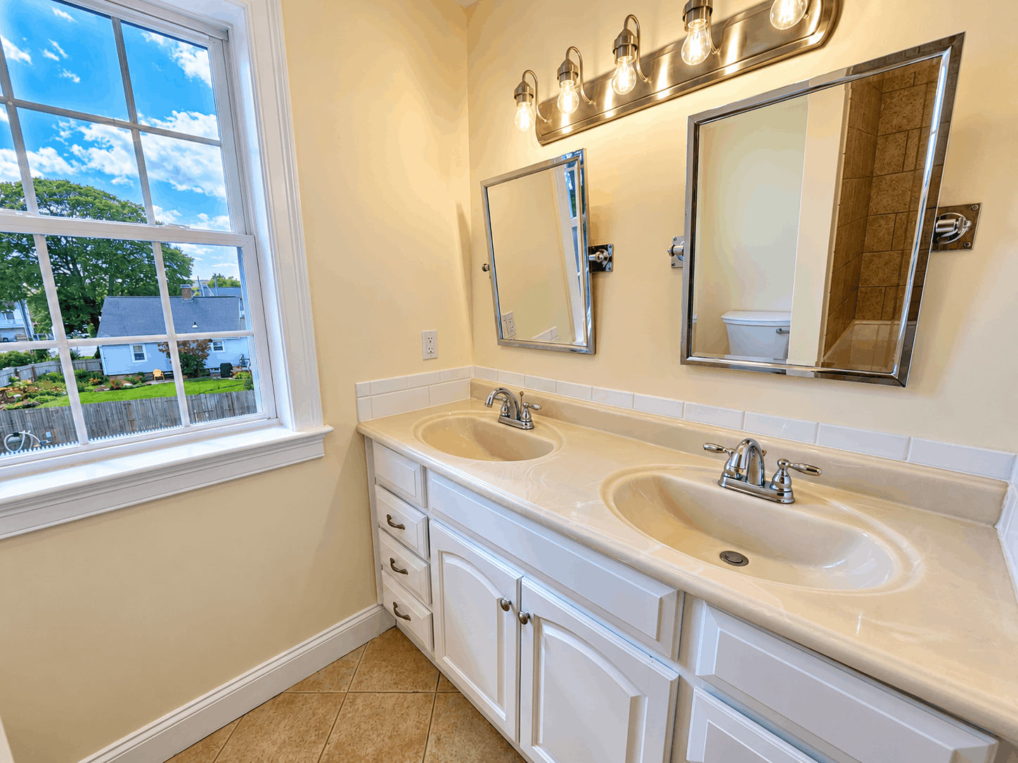 Real estate photography sample bath