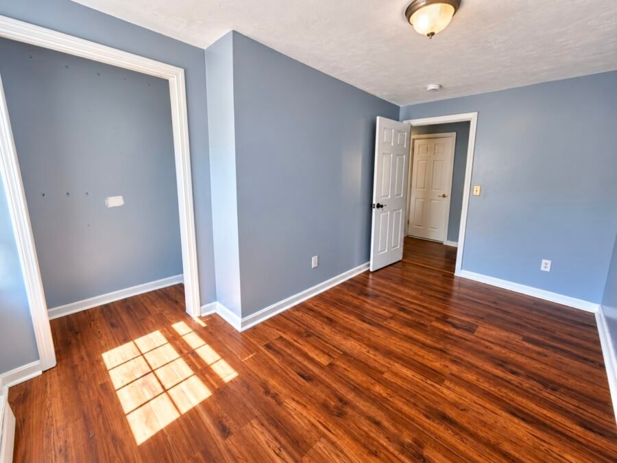 Bedroom 1 pic 2