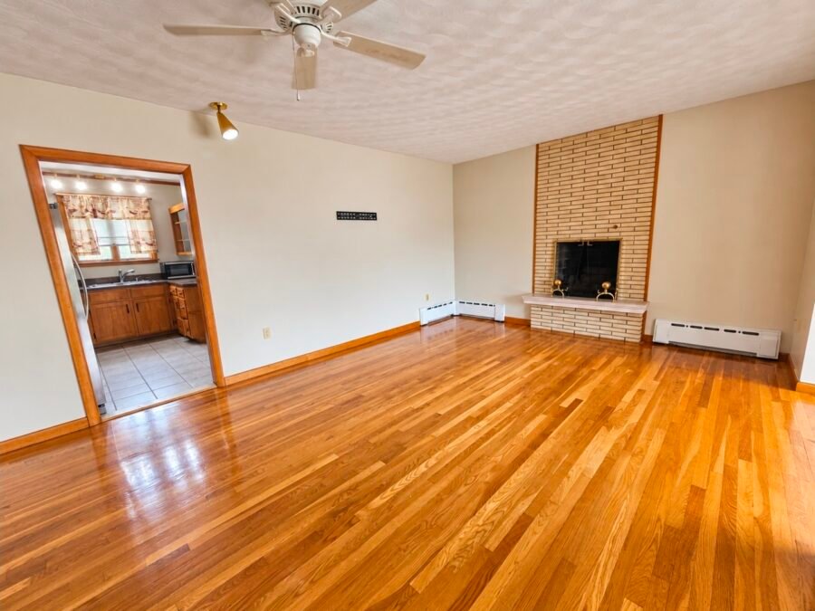 Livingroom fireplace